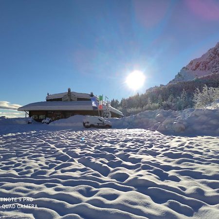 Rifugio Trifoglio Ass. Ostelli Lombardia Valtorta Exteriör bild